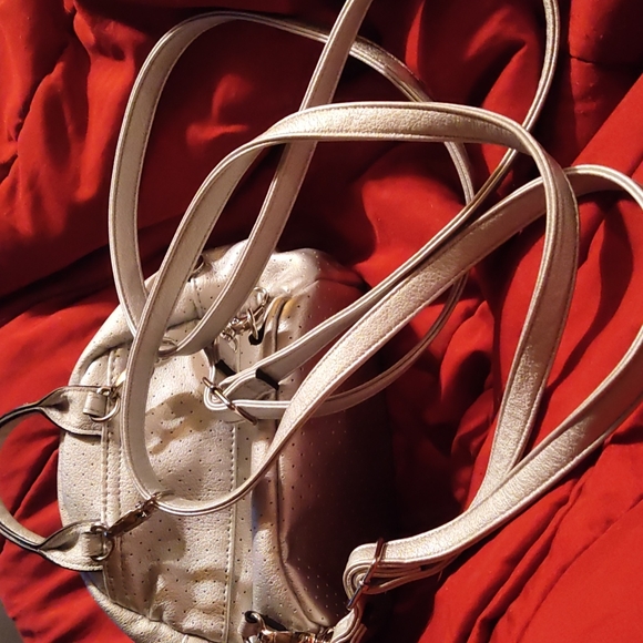 Adjustable Steve Madden Silver Mini Bookbag nwot - Picture 3 of 8